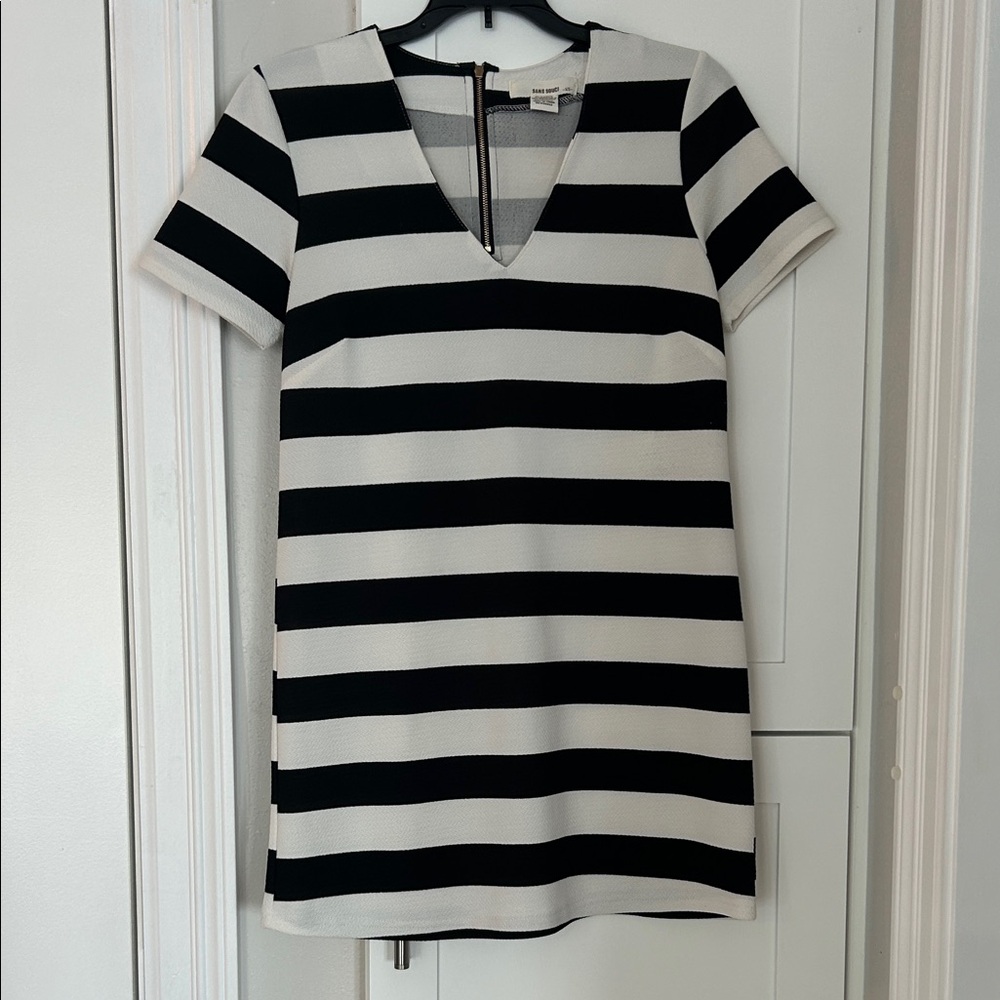 Sans Souci Black and White Striped Short Sleeve Top/Mini/Cover Up